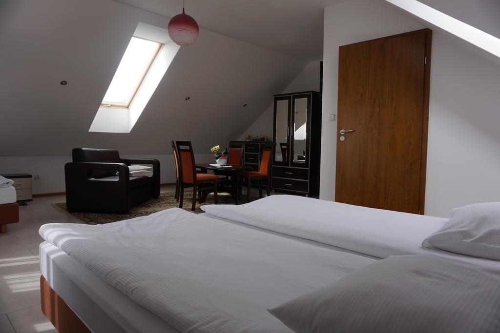 Hotel Gosciniec Klejnot Borowo Exteriér fotografie
