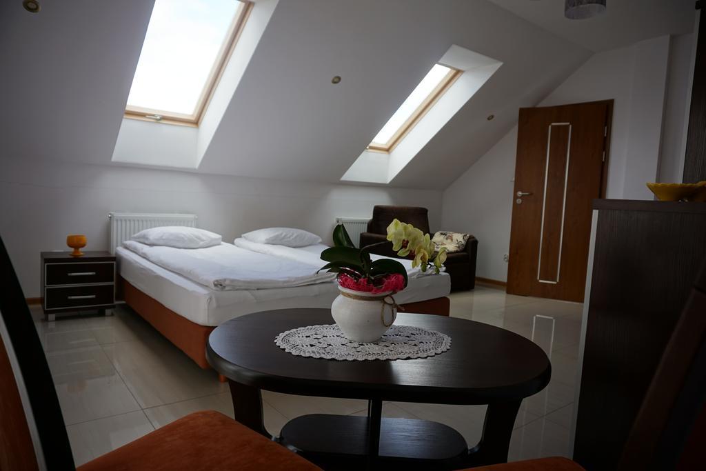 Hotel Gosciniec Klejnot Borowo Exteriér fotografie