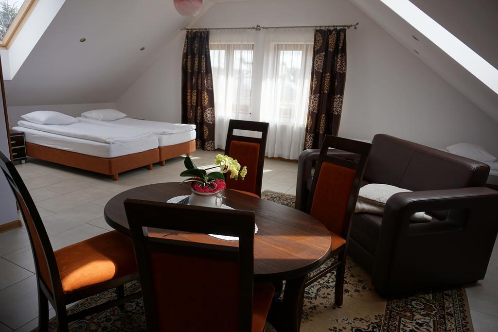 Hotel Gosciniec Klejnot Borowo Exteriér fotografie
