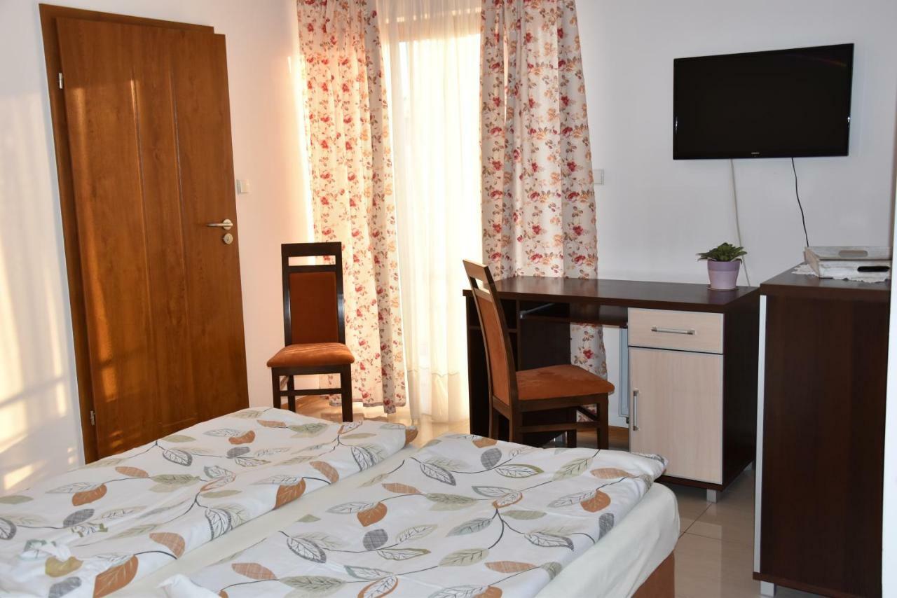 Hotel Gosciniec Klejnot Borowo Exteriér fotografie