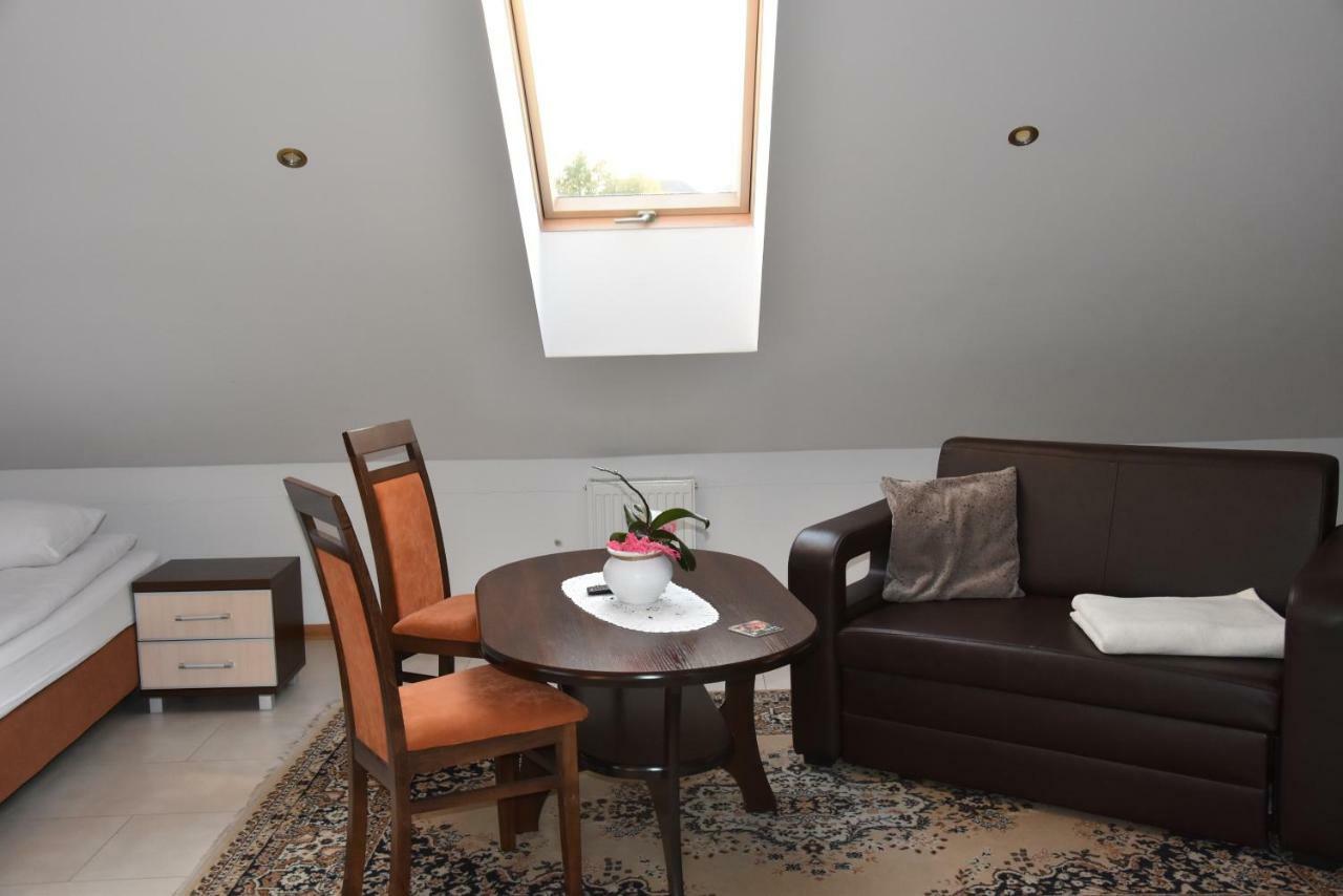 Hotel Gosciniec Klejnot Borowo Exteriér fotografie